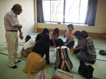 総合文化学科プログラム「かるた取り」