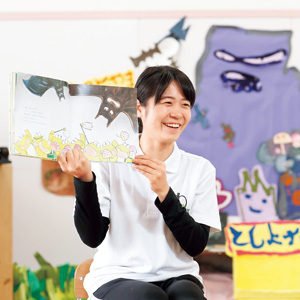 写真:神戸市立あづま幼稚園 教諭