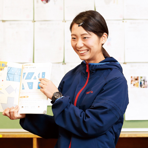 写真:神戸市立井吹東小学校 教諭 裏川 愛菜 さん