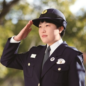 写真:兵庫県警察 警察官