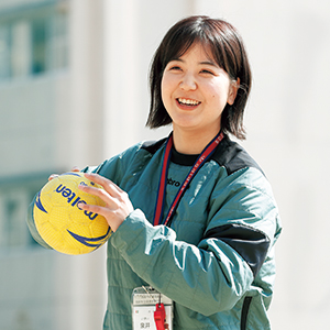 写真:西宮市立深津中学校 保健体育科教諭