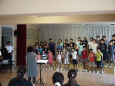 ローマ日本人学校児童との合唱